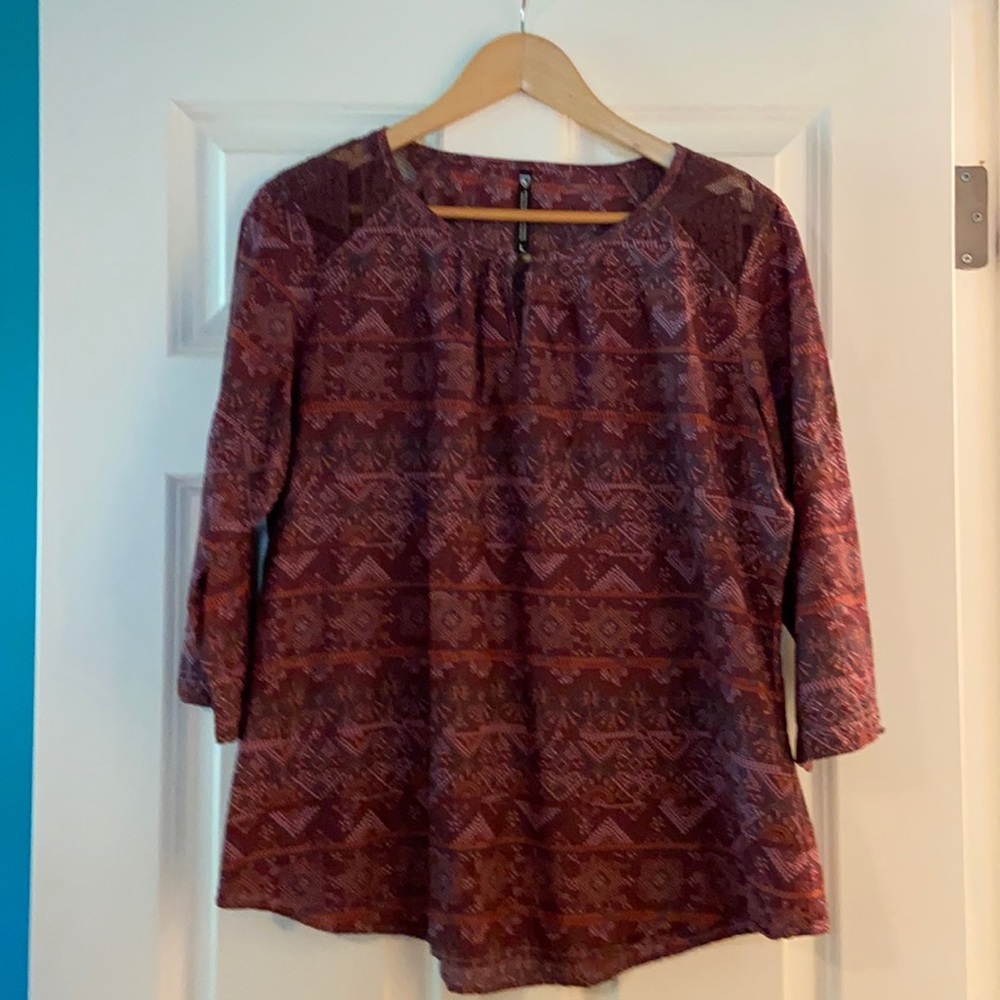 Blouse with lace shoulder, dark red